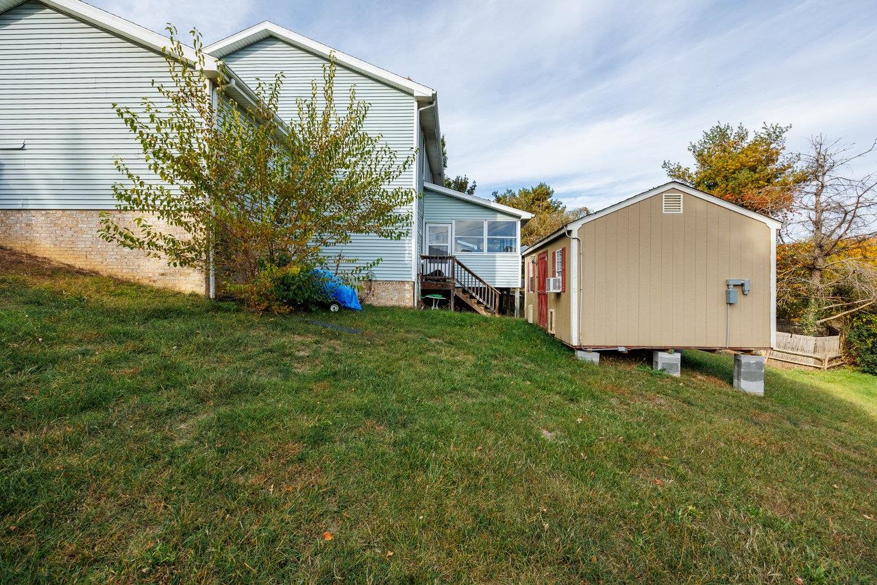 2398 MEADOW CT