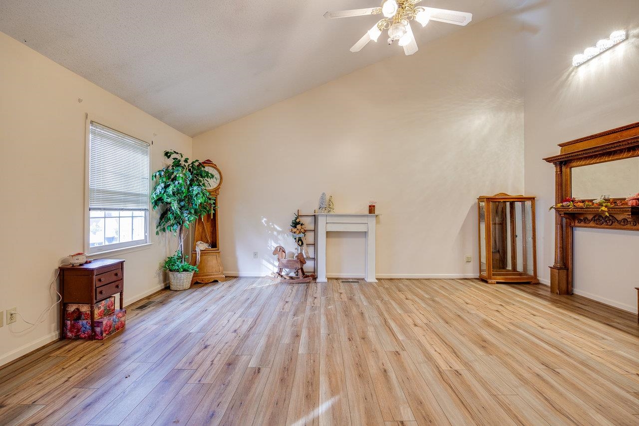 2398 MEADOW CT