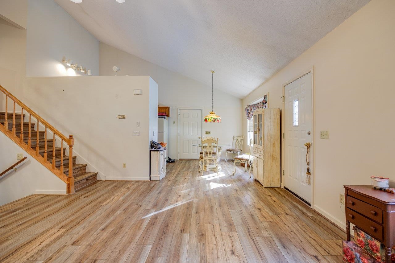 2398 MEADOW CT