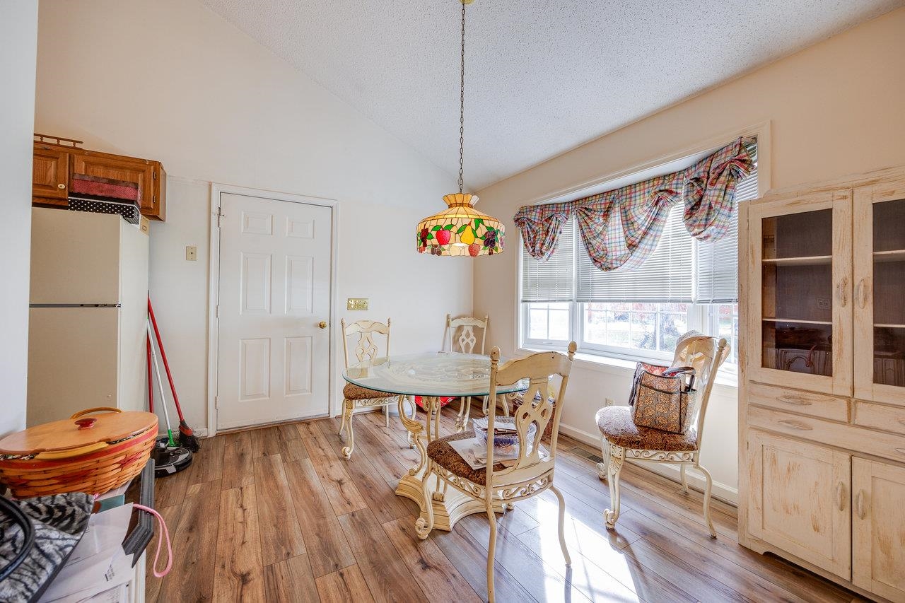 2398 MEADOW CT