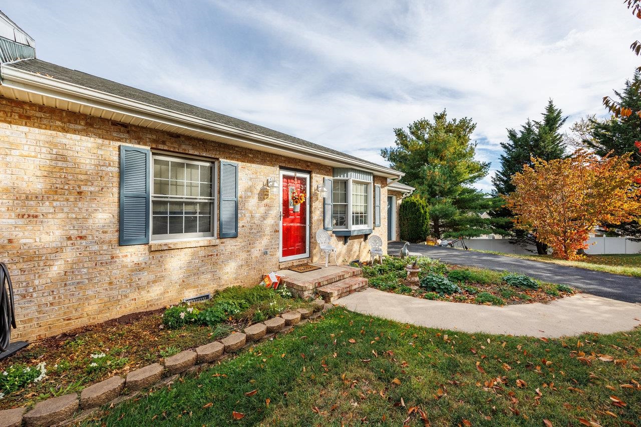 2398 MEADOW CT