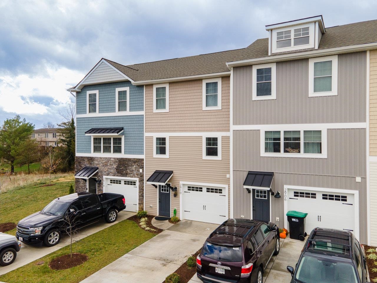 2910 BELGIAN DR