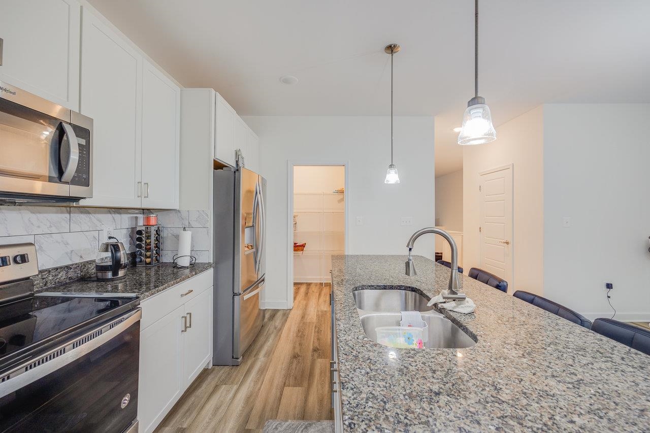 2910 BELGIAN DR