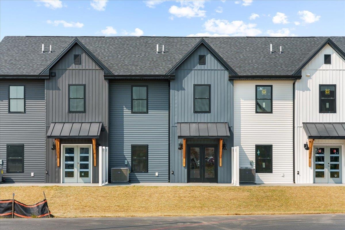 18 PRAIRIE CT