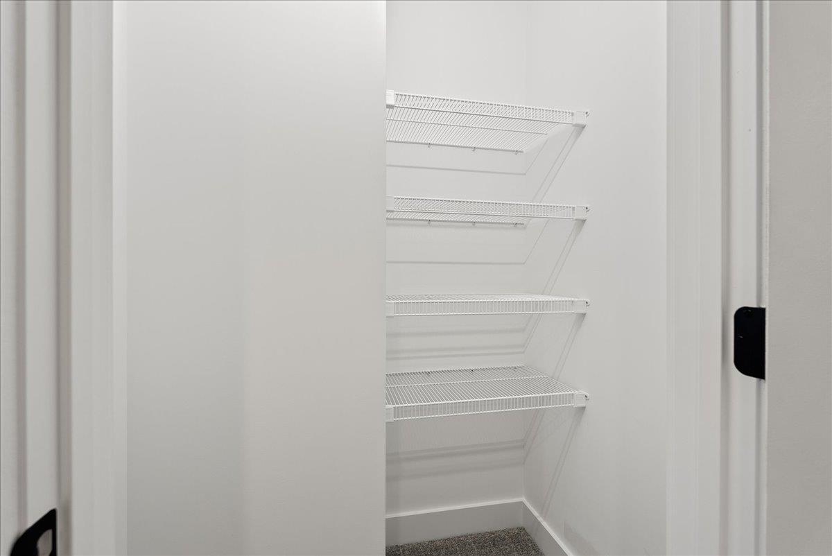 6 PRAIRIE CT