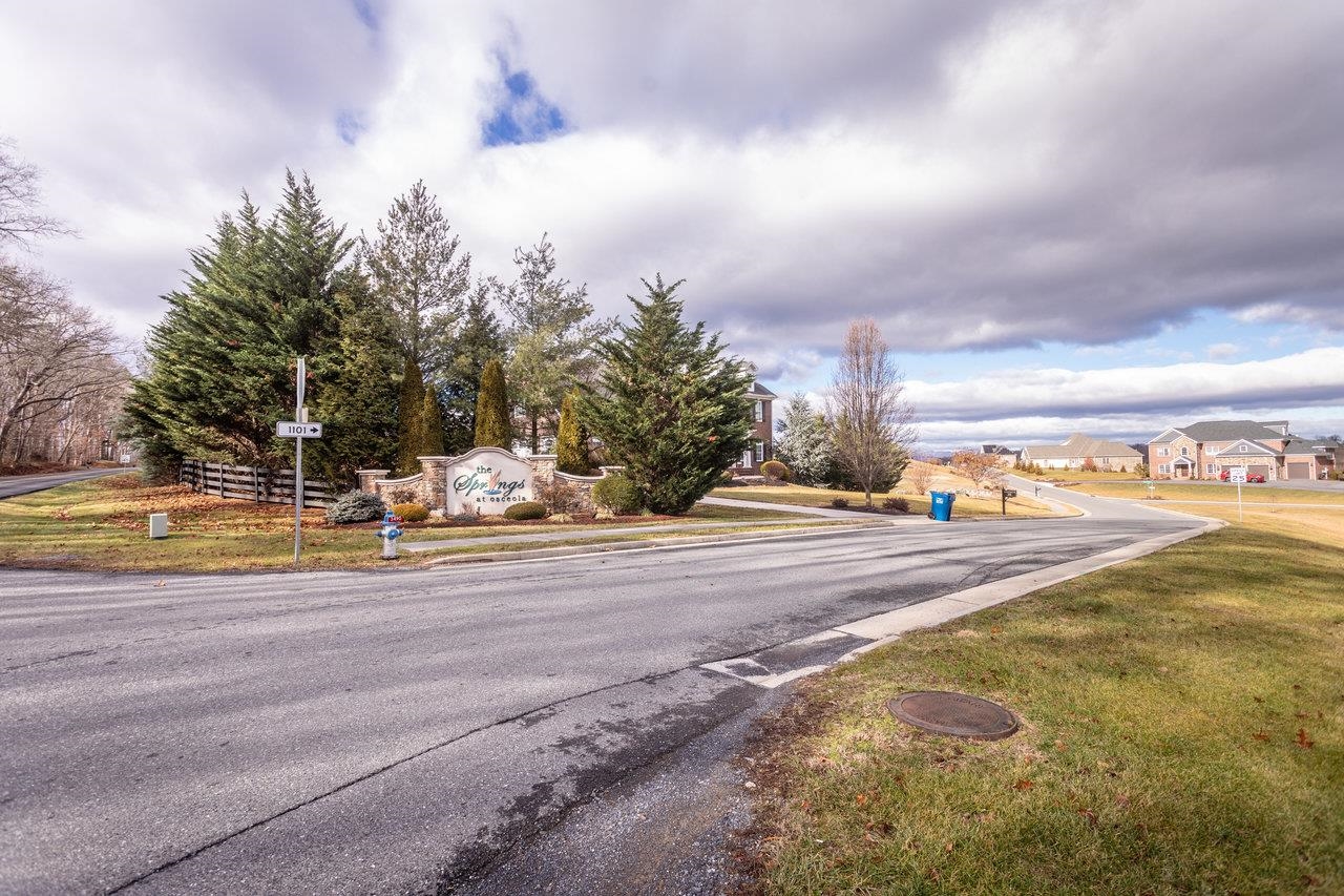 2580 HUNTINGTON SPRINGS DR