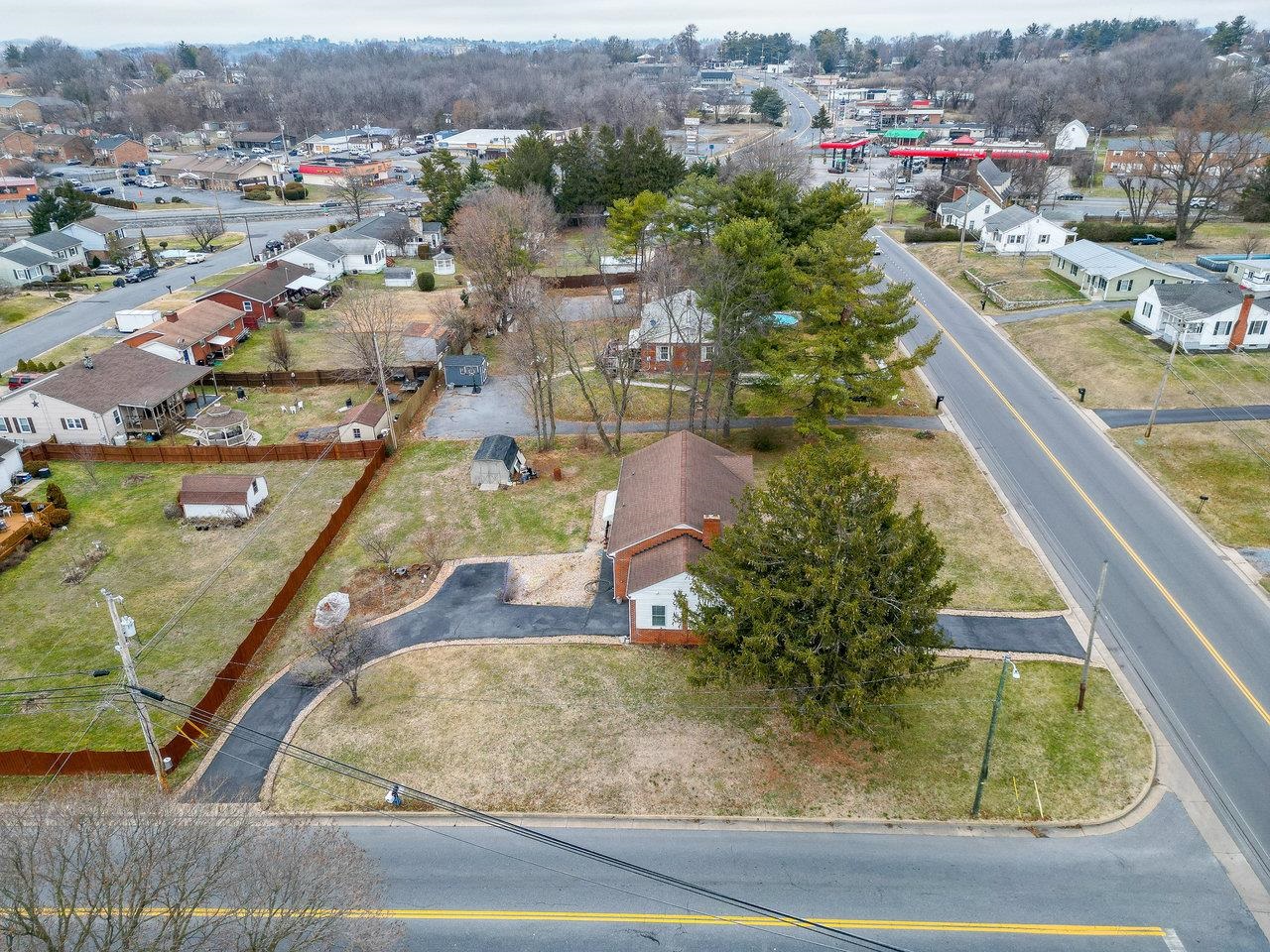 817 COUNTRY CLUB RD