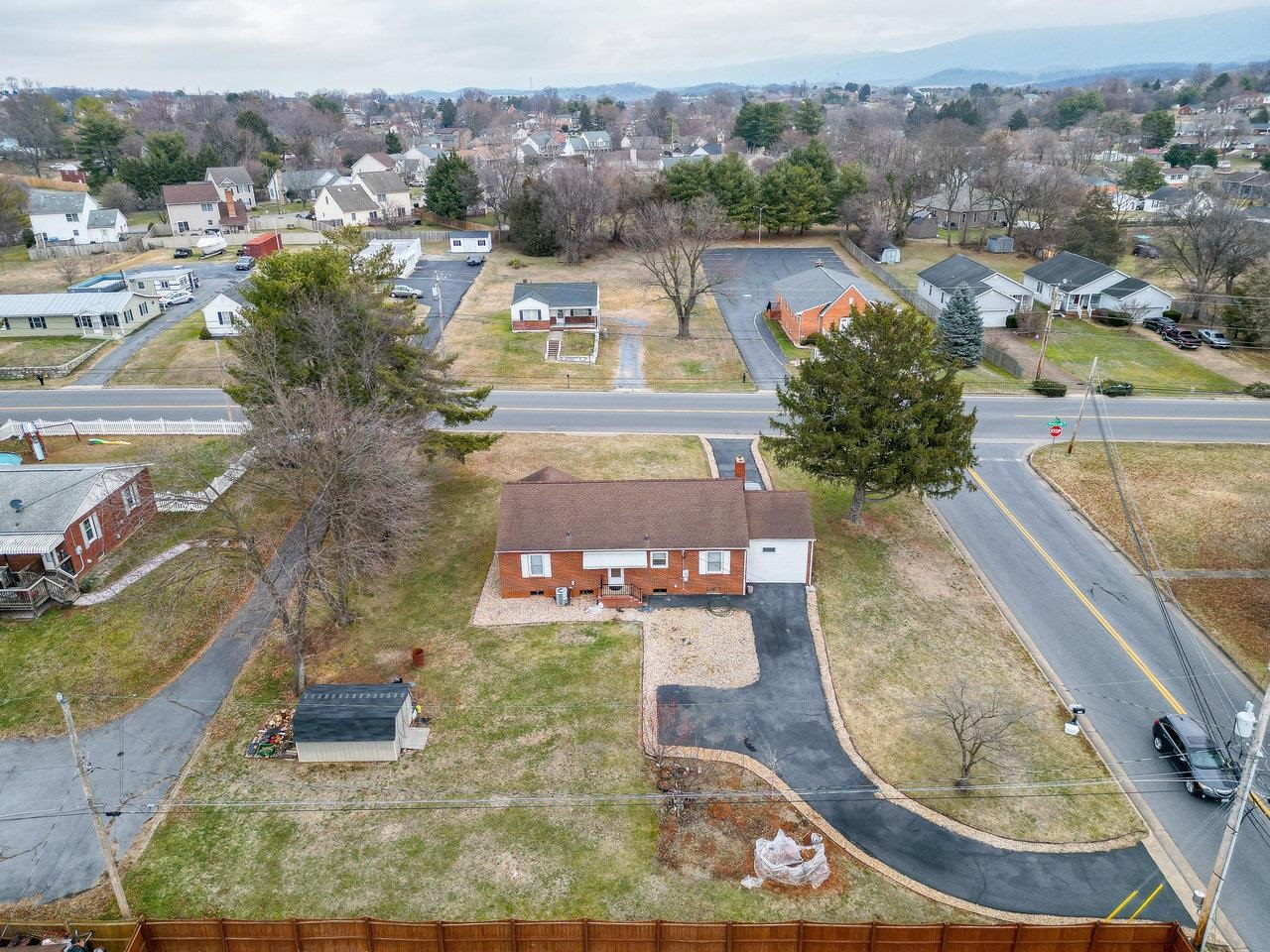 817 COUNTRY CLUB RD