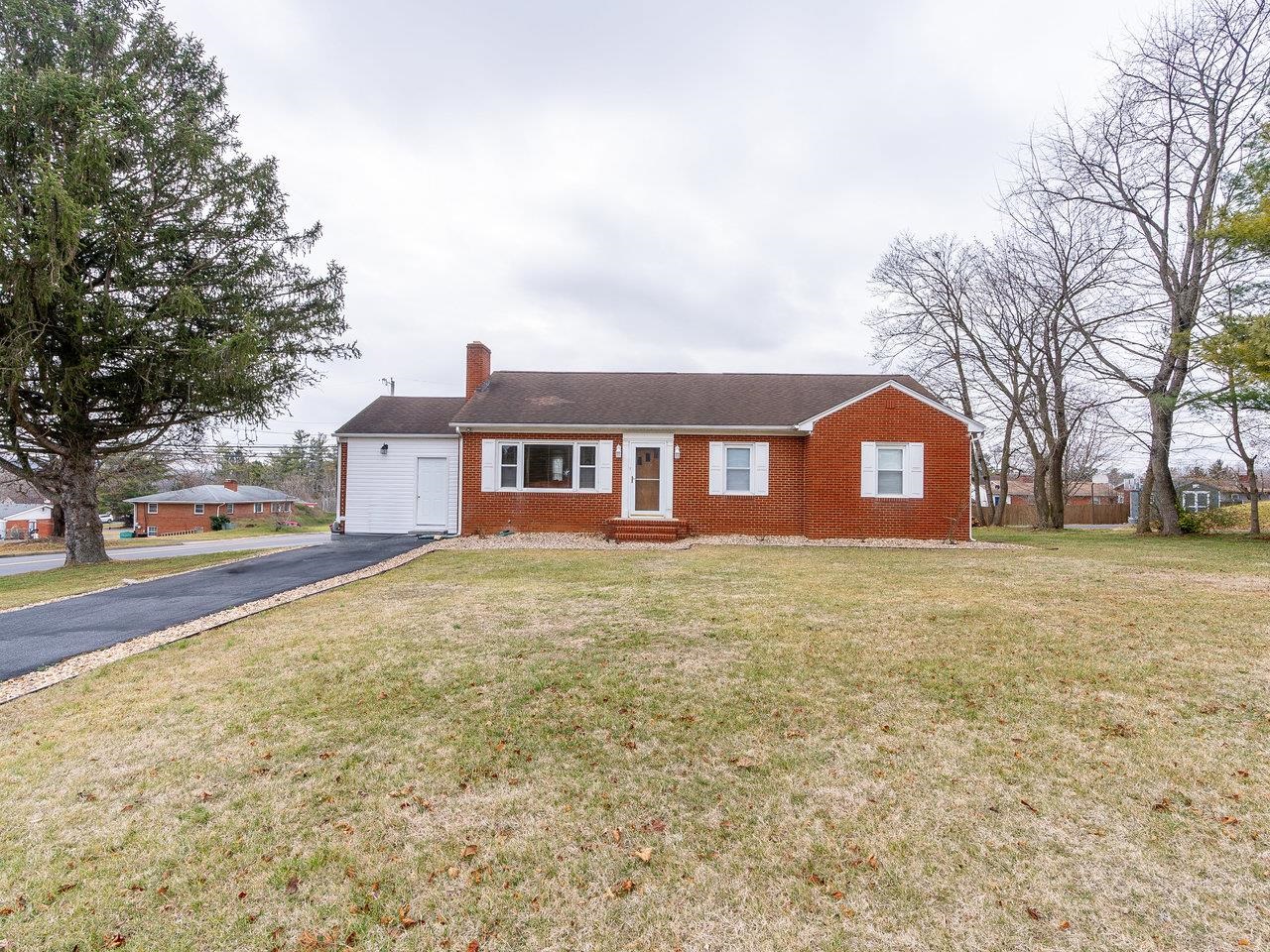 817 COUNTRY CLUB RD