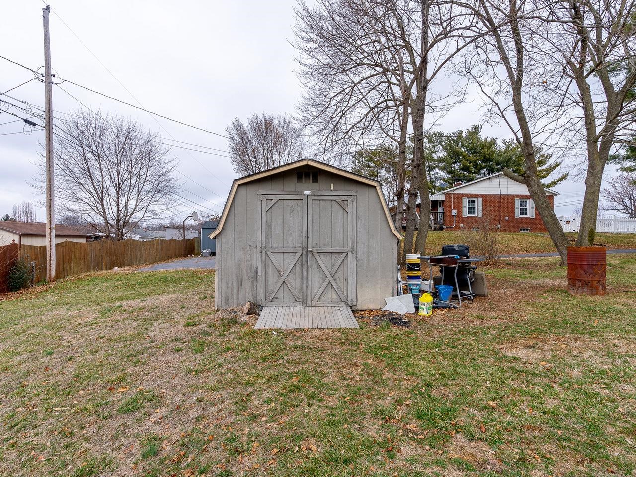 817 COUNTRY CLUB RD