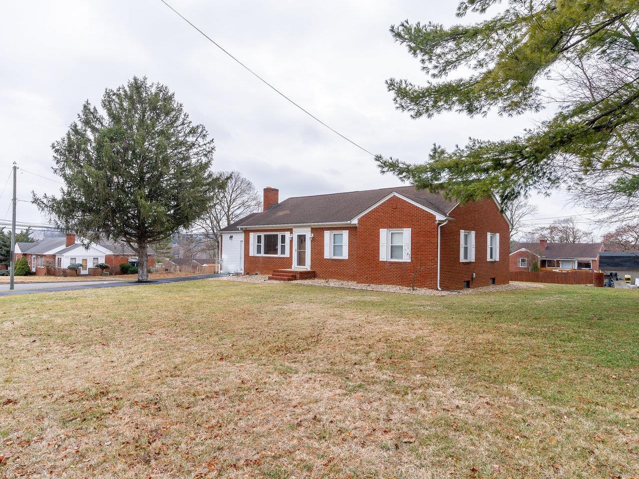 817 COUNTRY CLUB RD