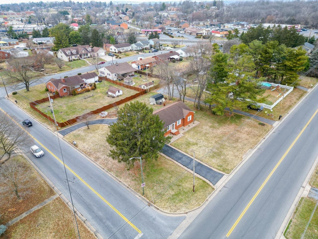817 COUNTRY CLUB RD