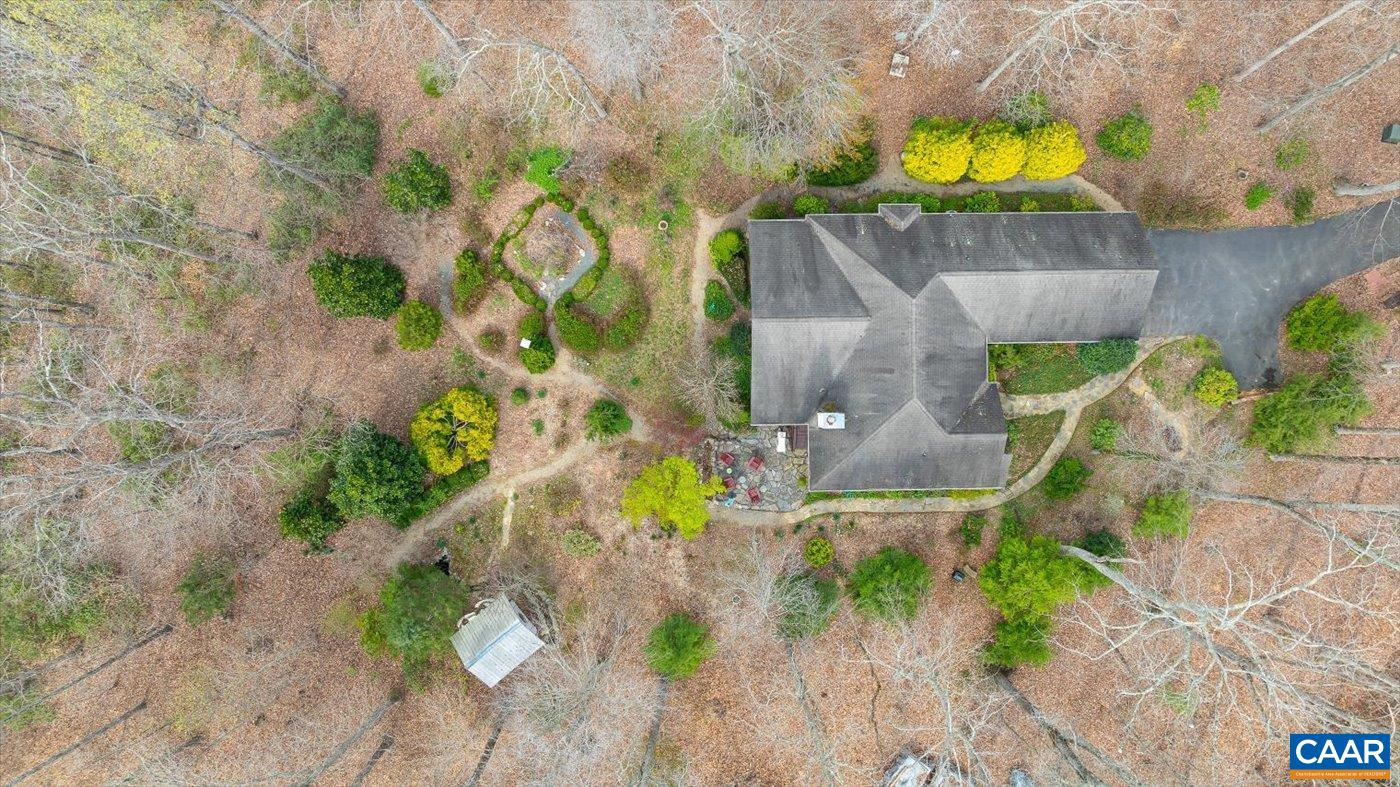 553 HIDDEN VALLEYS RD