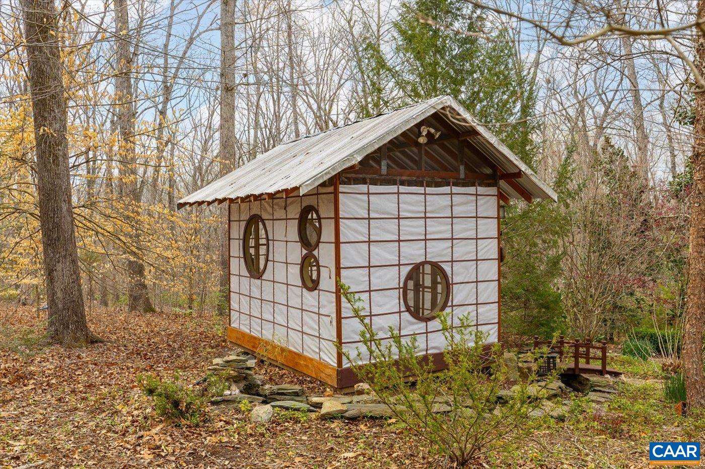 553 HIDDEN VALLEYS RD