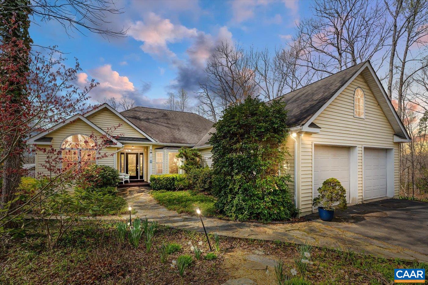 553 HIDDEN VALLEYS RD