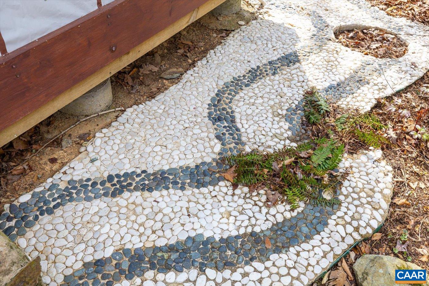 553 HIDDEN VALLEYS RD