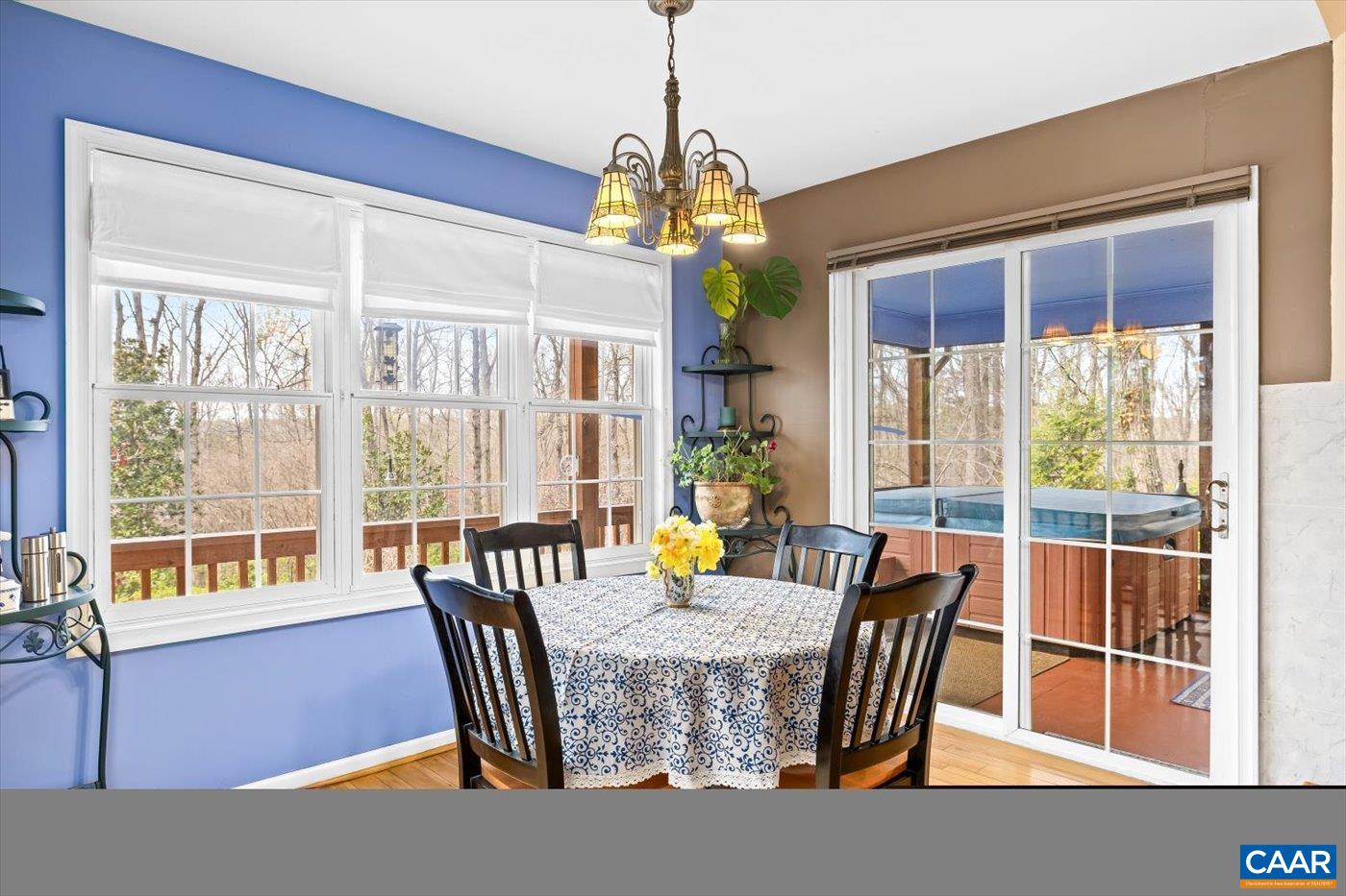 553 HIDDEN VALLEYS RD