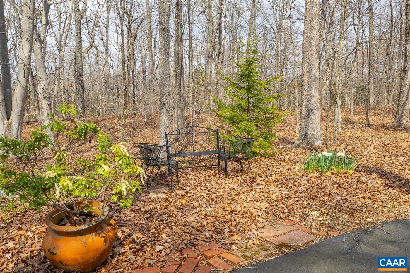 553 HIDDEN VALLEYS RD