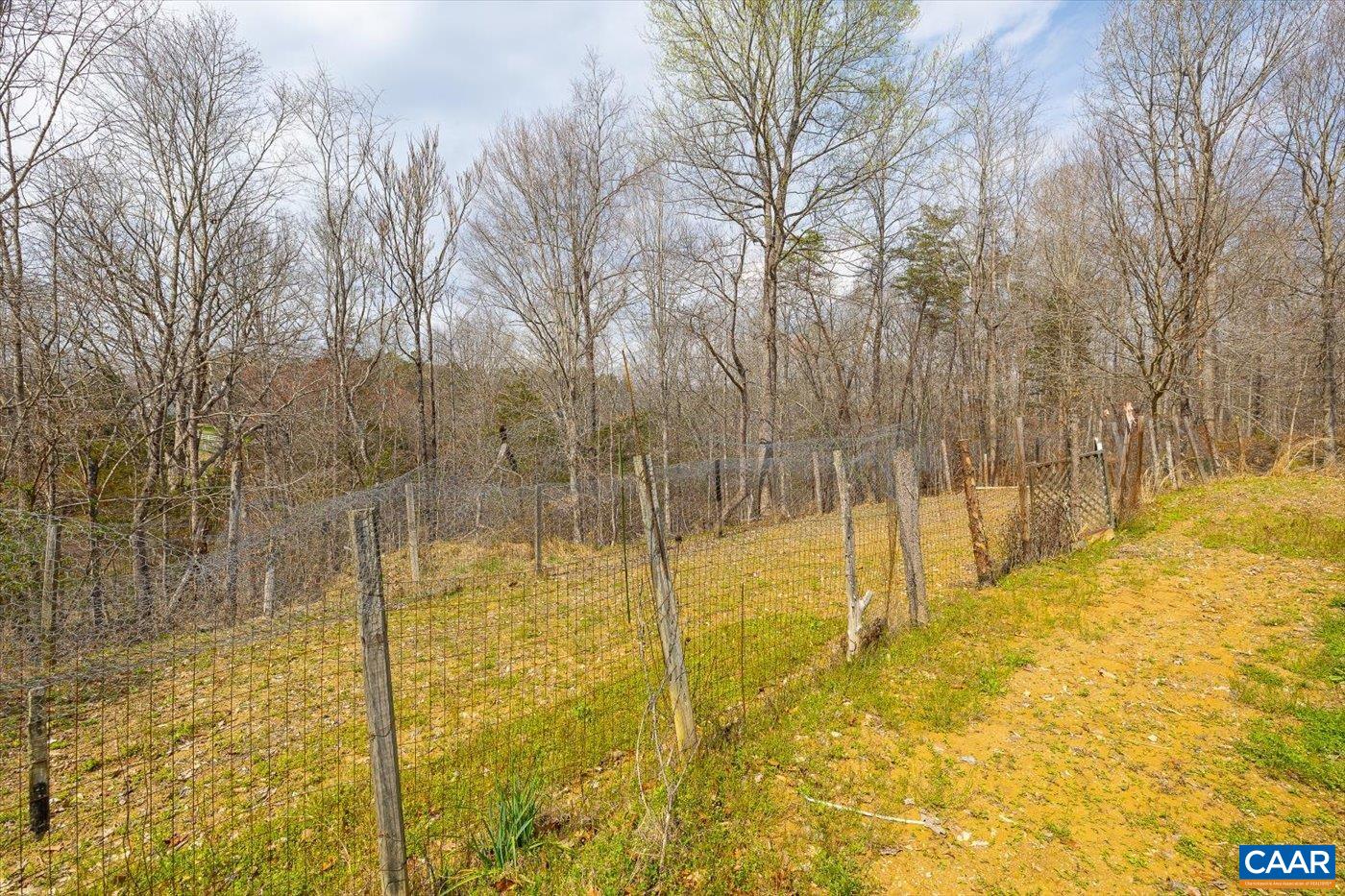 553 HIDDEN VALLEYS RD