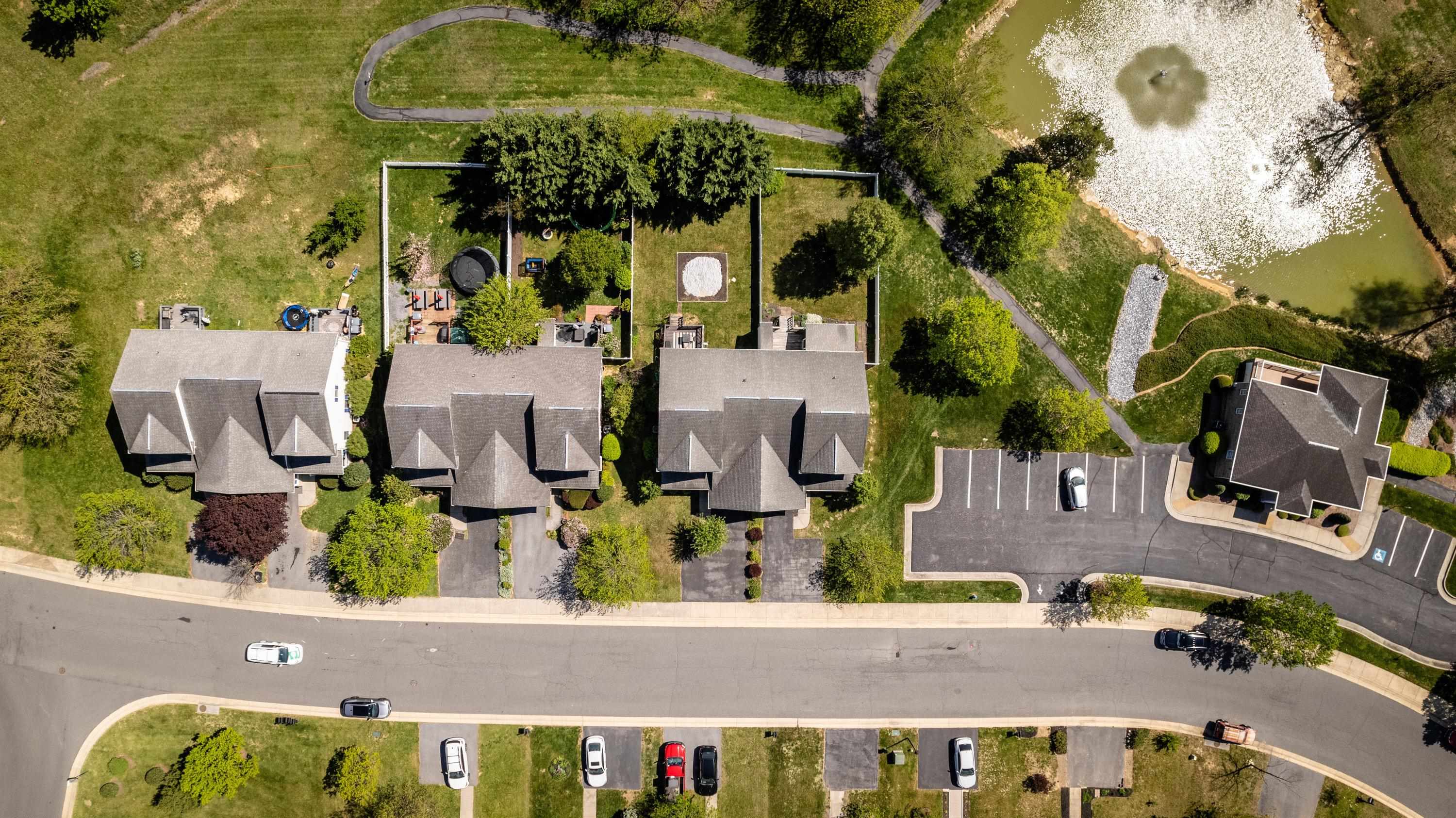 479 POINTE DR