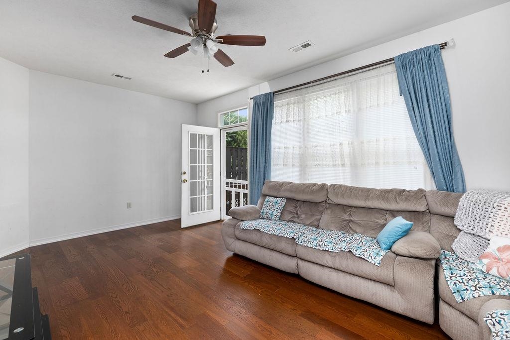 2911 DIAMOND SPRING LN