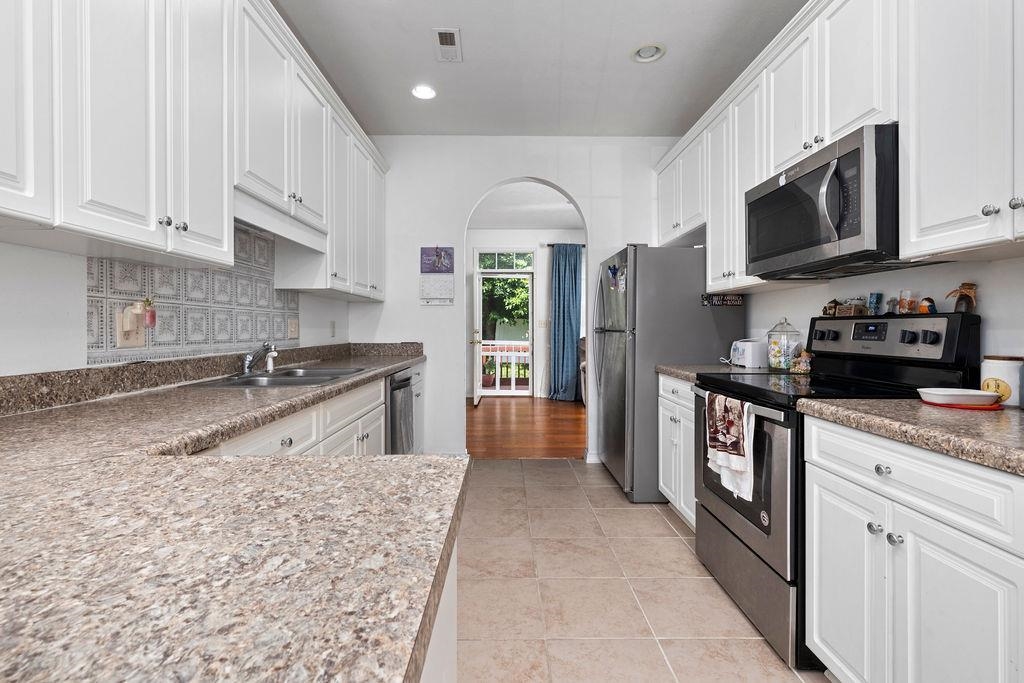 2911 DIAMOND SPRING LN