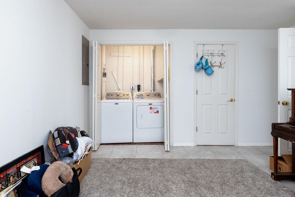 2911 DIAMOND SPRING LN