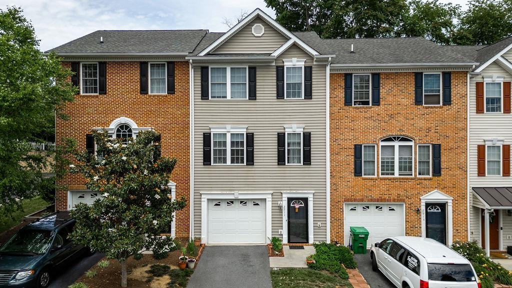 2911 DIAMOND SPRING LN