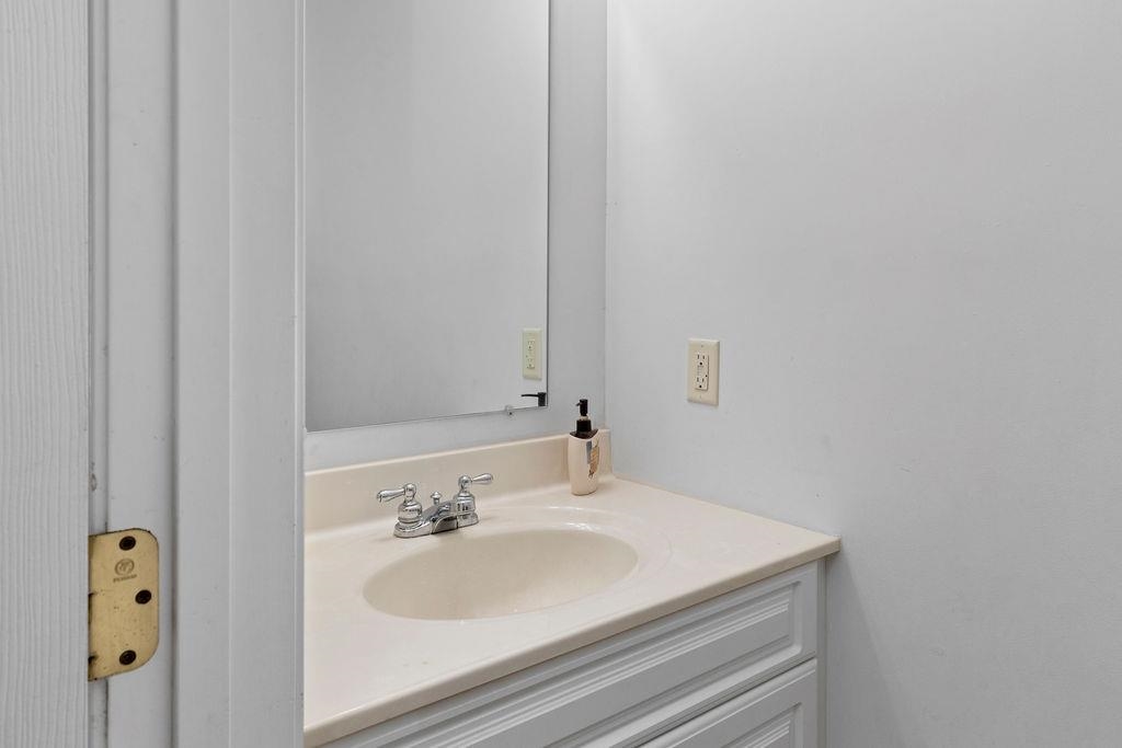 2911 DIAMOND SPRING LN