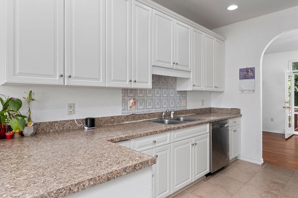 2911 DIAMOND SPRING LN