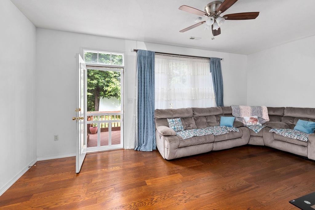 2911 DIAMOND SPRING LN