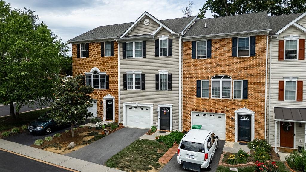 2911 DIAMOND SPRING LN