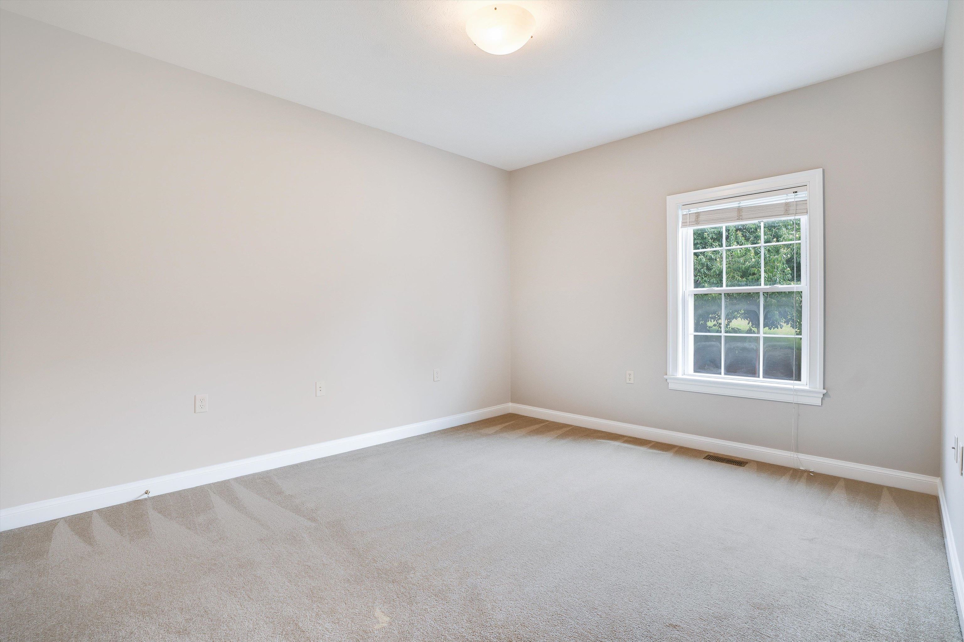 2576 GREENPORT DR