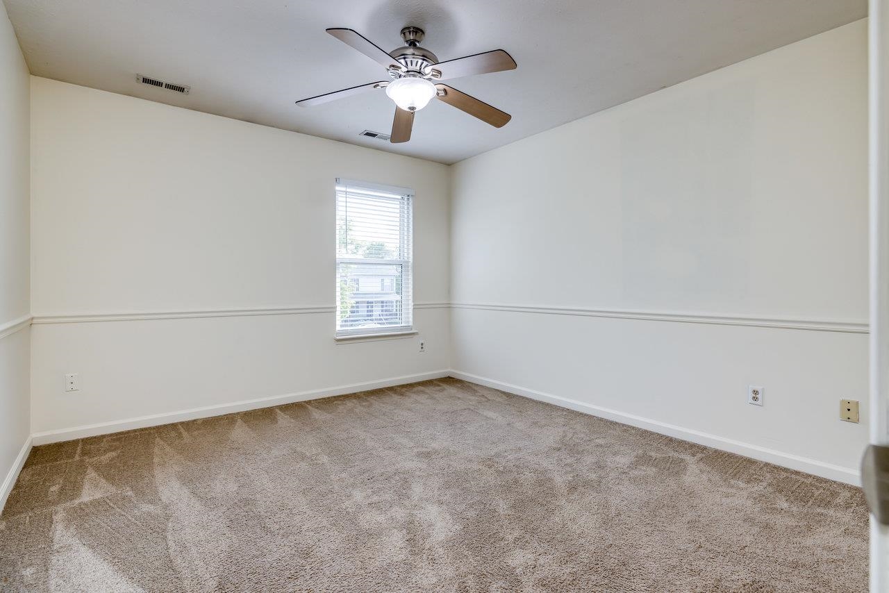 53 EASTHAMPTON CT