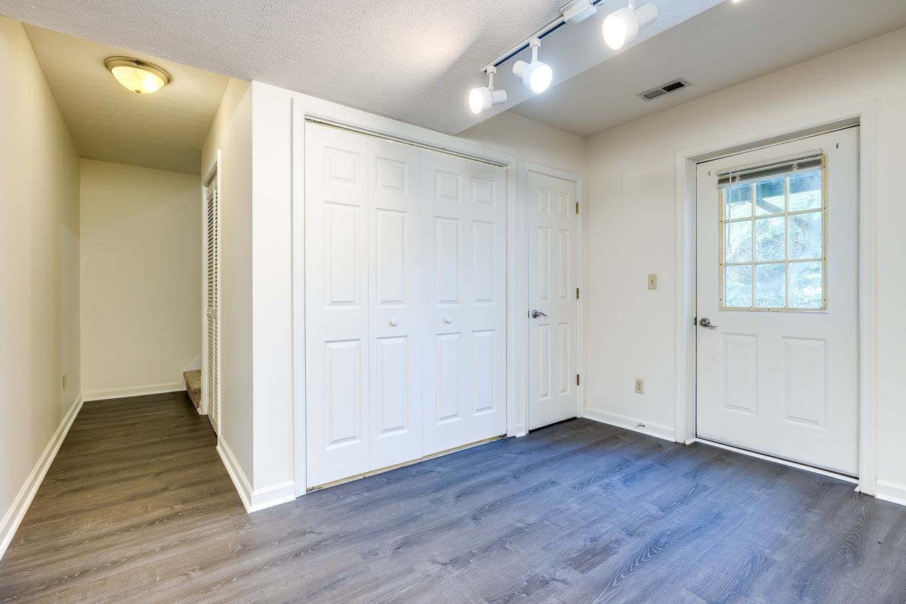 53 EASTHAMPTON CT