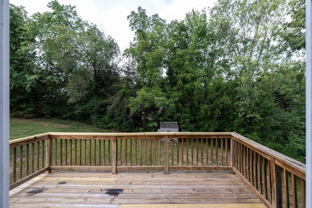 53 EASTHAMPTON CT