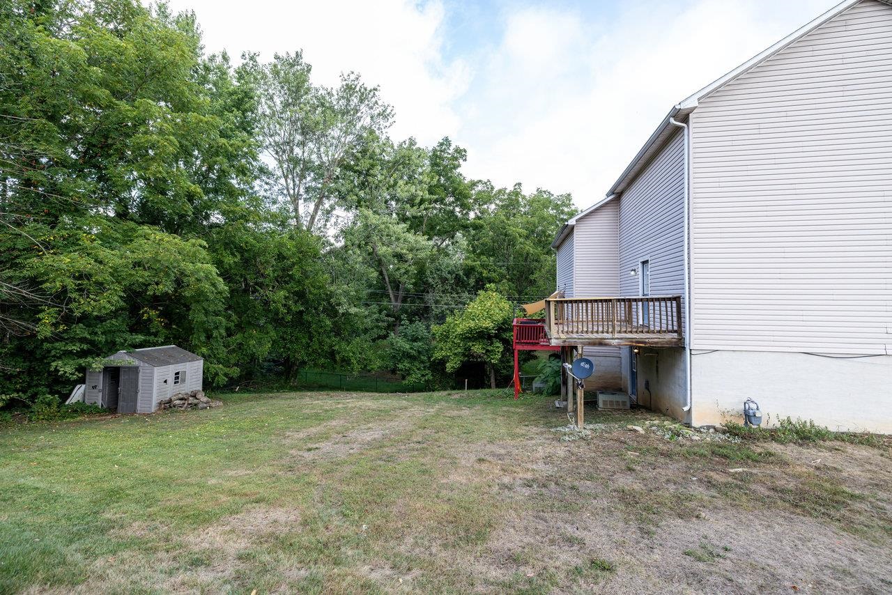 53 EASTHAMPTON CT