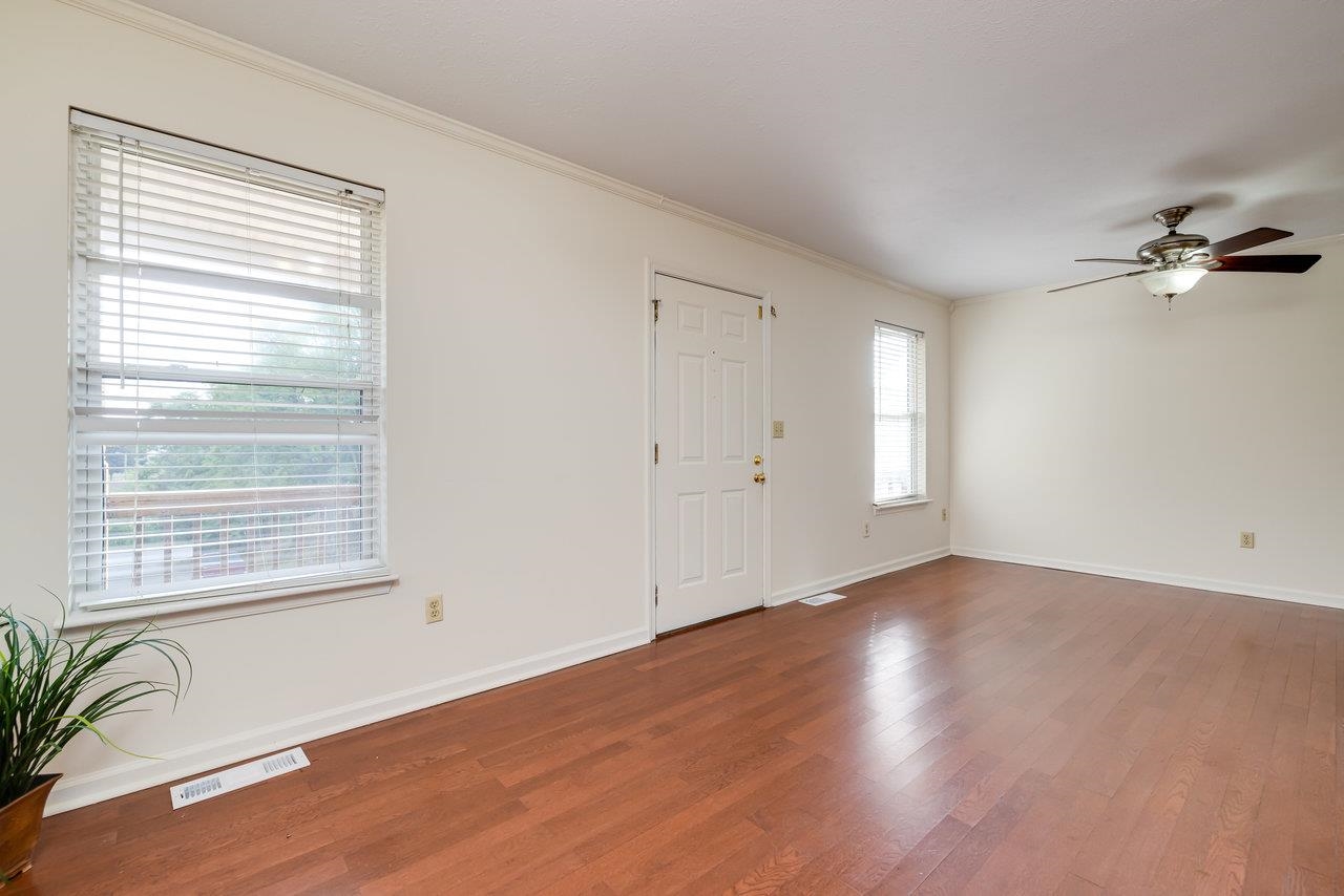 53 EASTHAMPTON CT