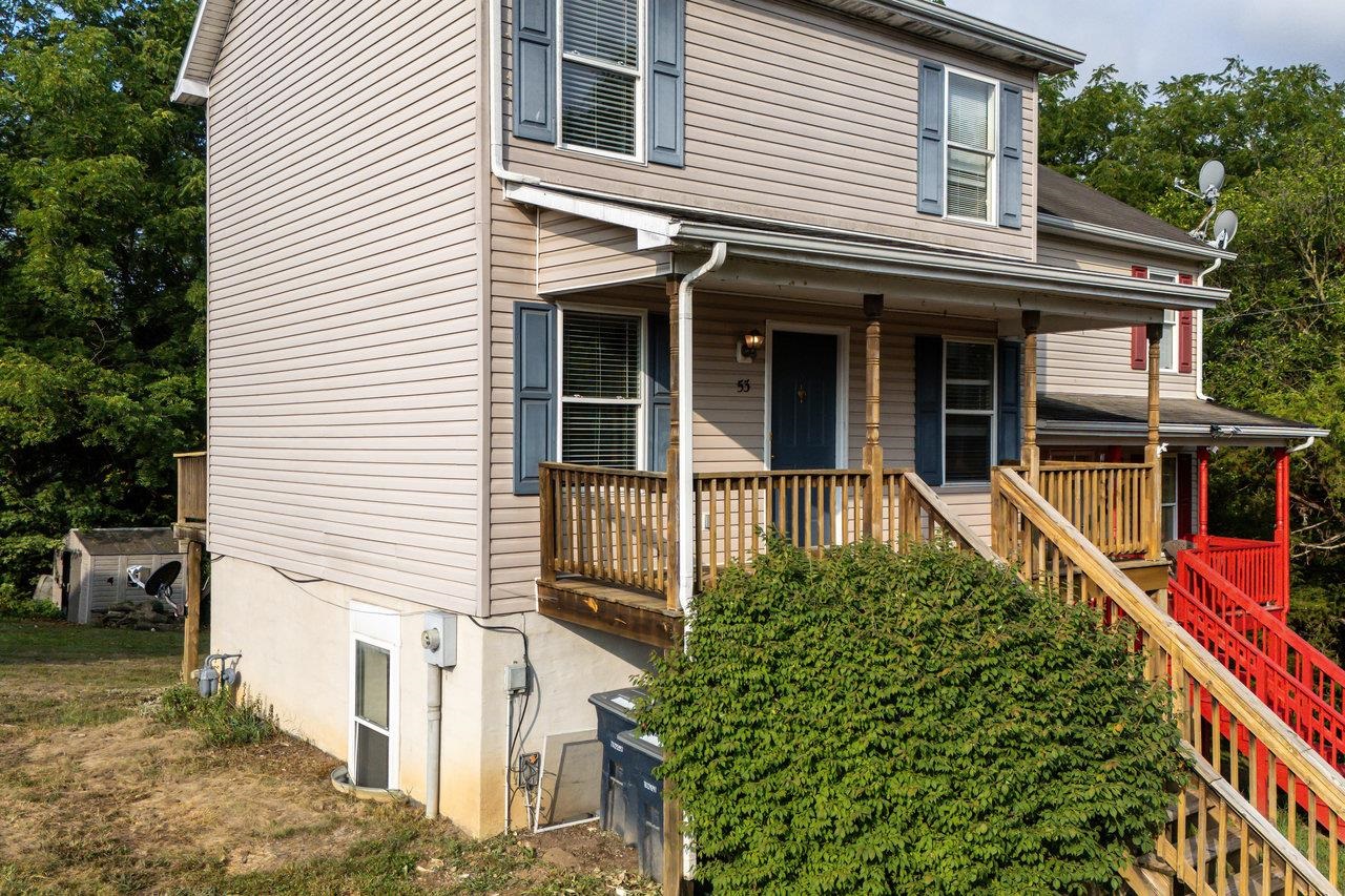 53 EASTHAMPTON CT
