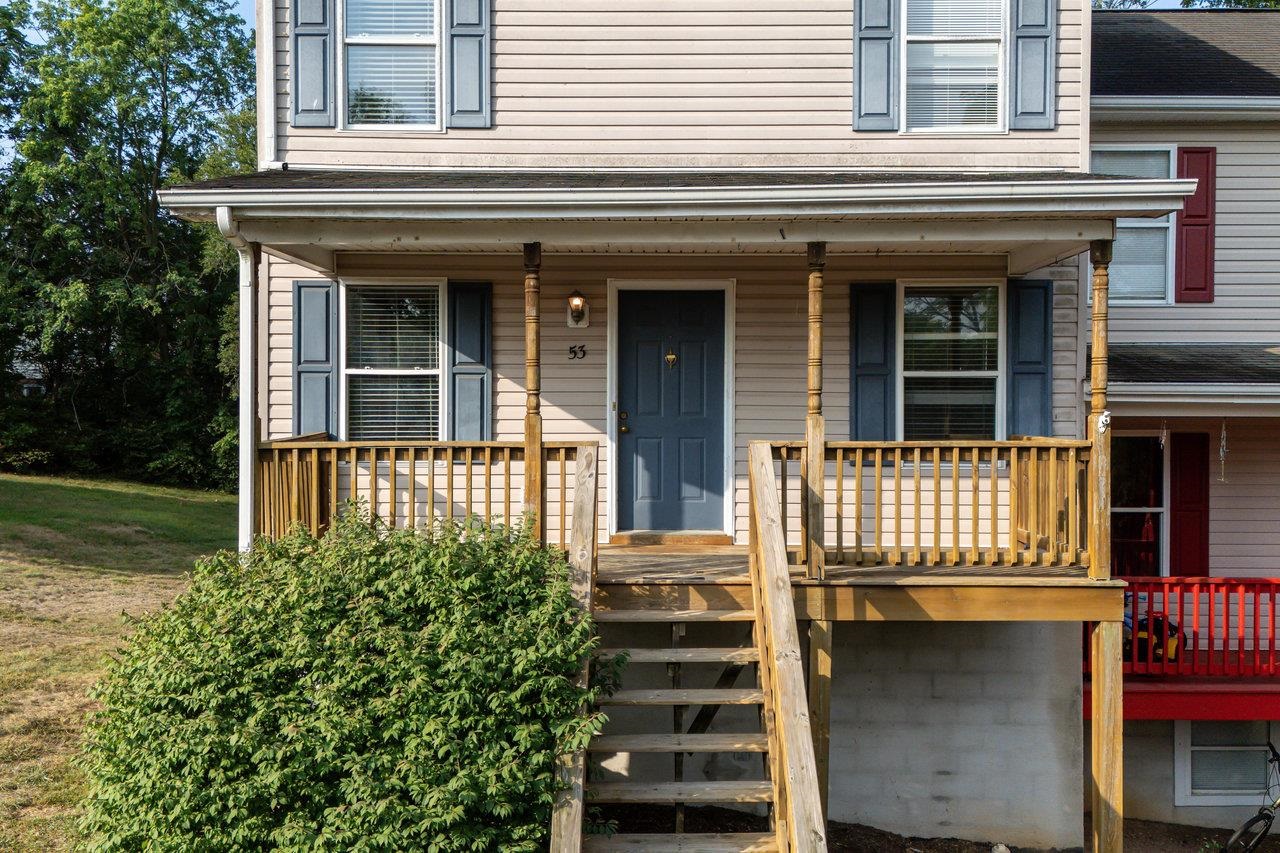 53 EASTHAMPTON CT