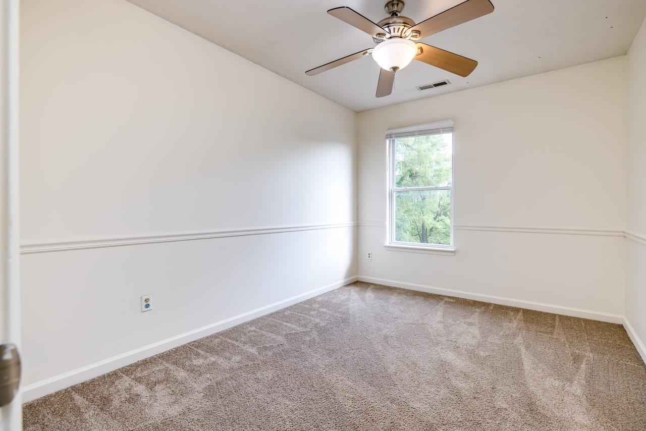 53 EASTHAMPTON CT