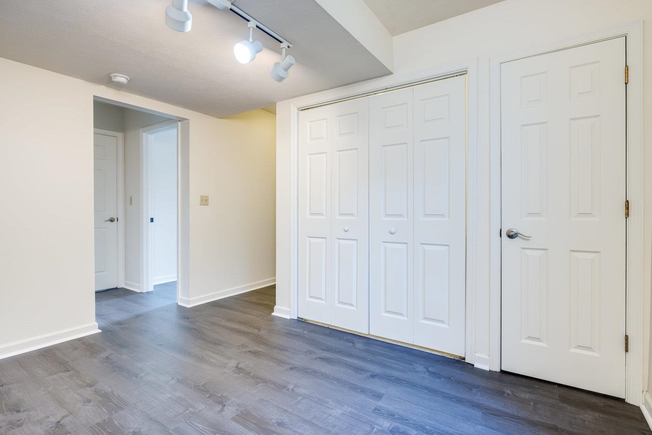 53 EASTHAMPTON CT