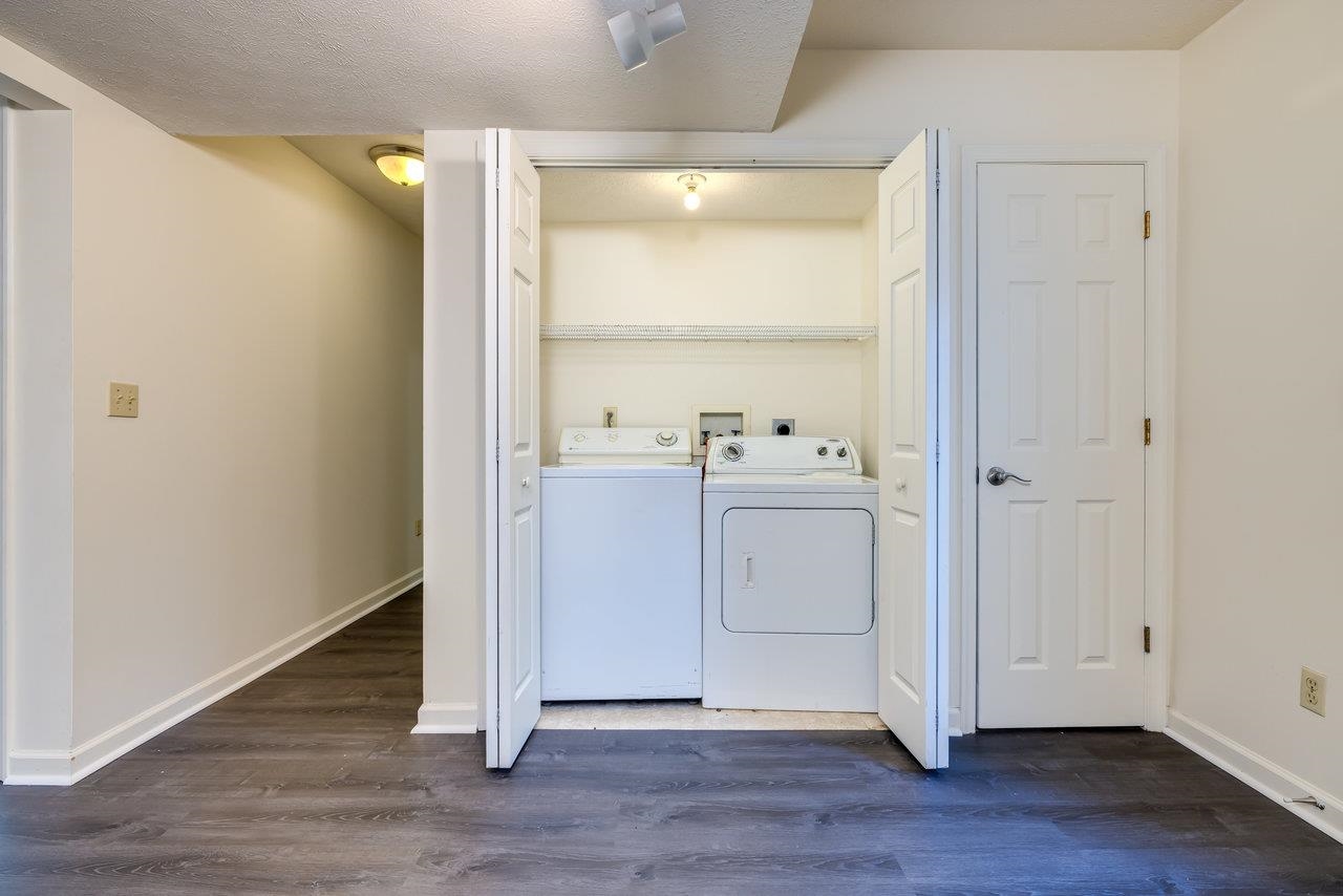53 EASTHAMPTON CT