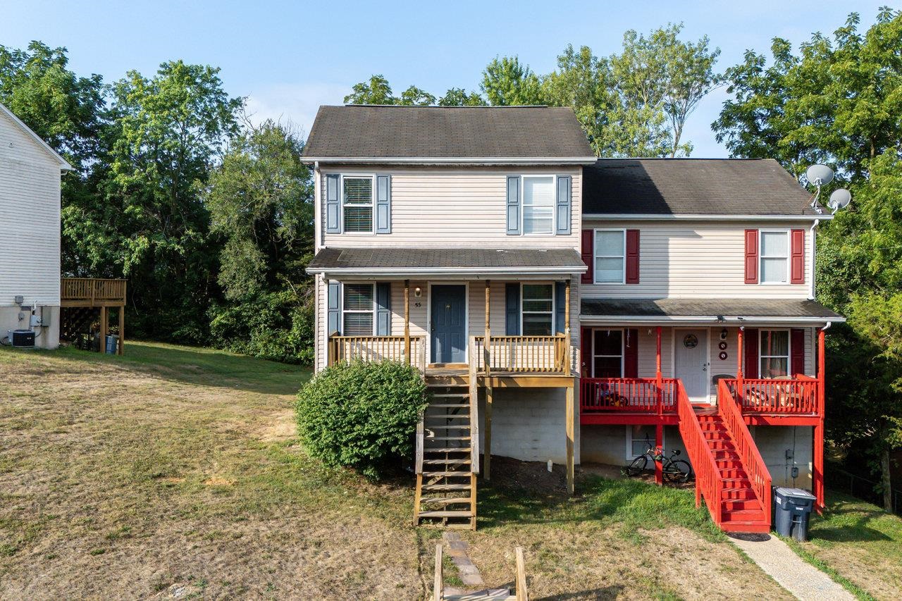53 EASTHAMPTON CT