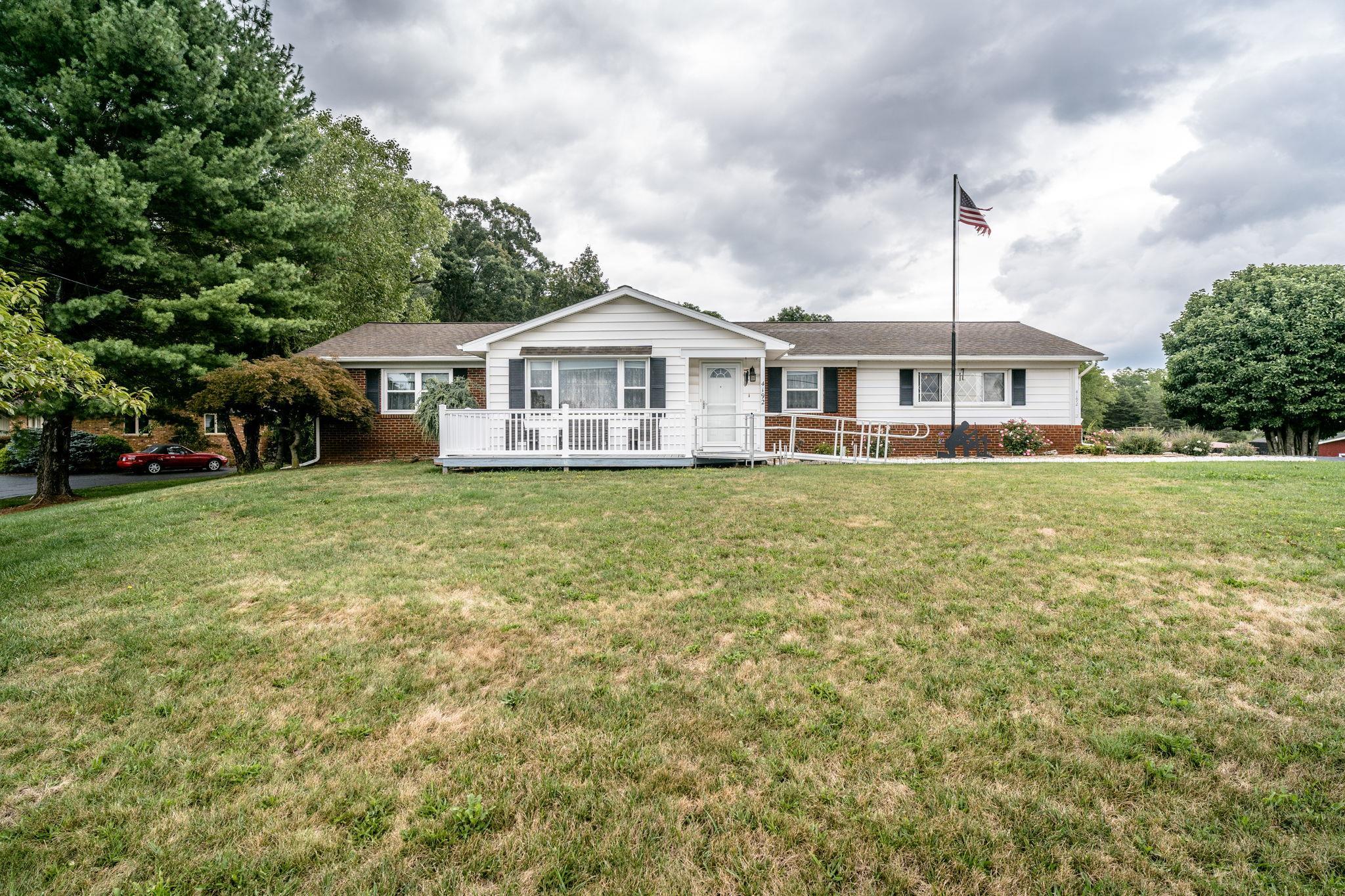 4192 SINGERS GLEN RD