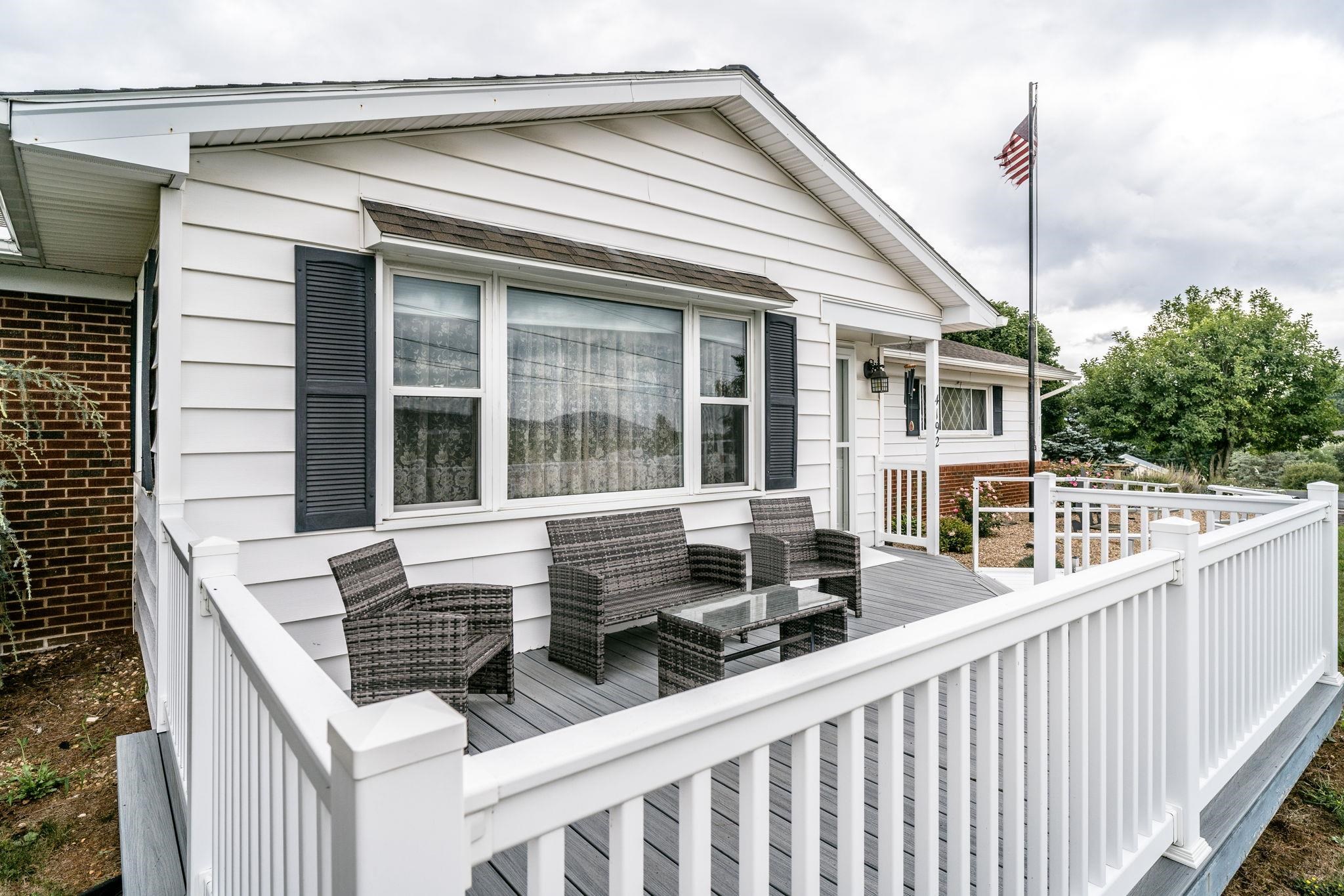 4192 SINGERS GLEN RD