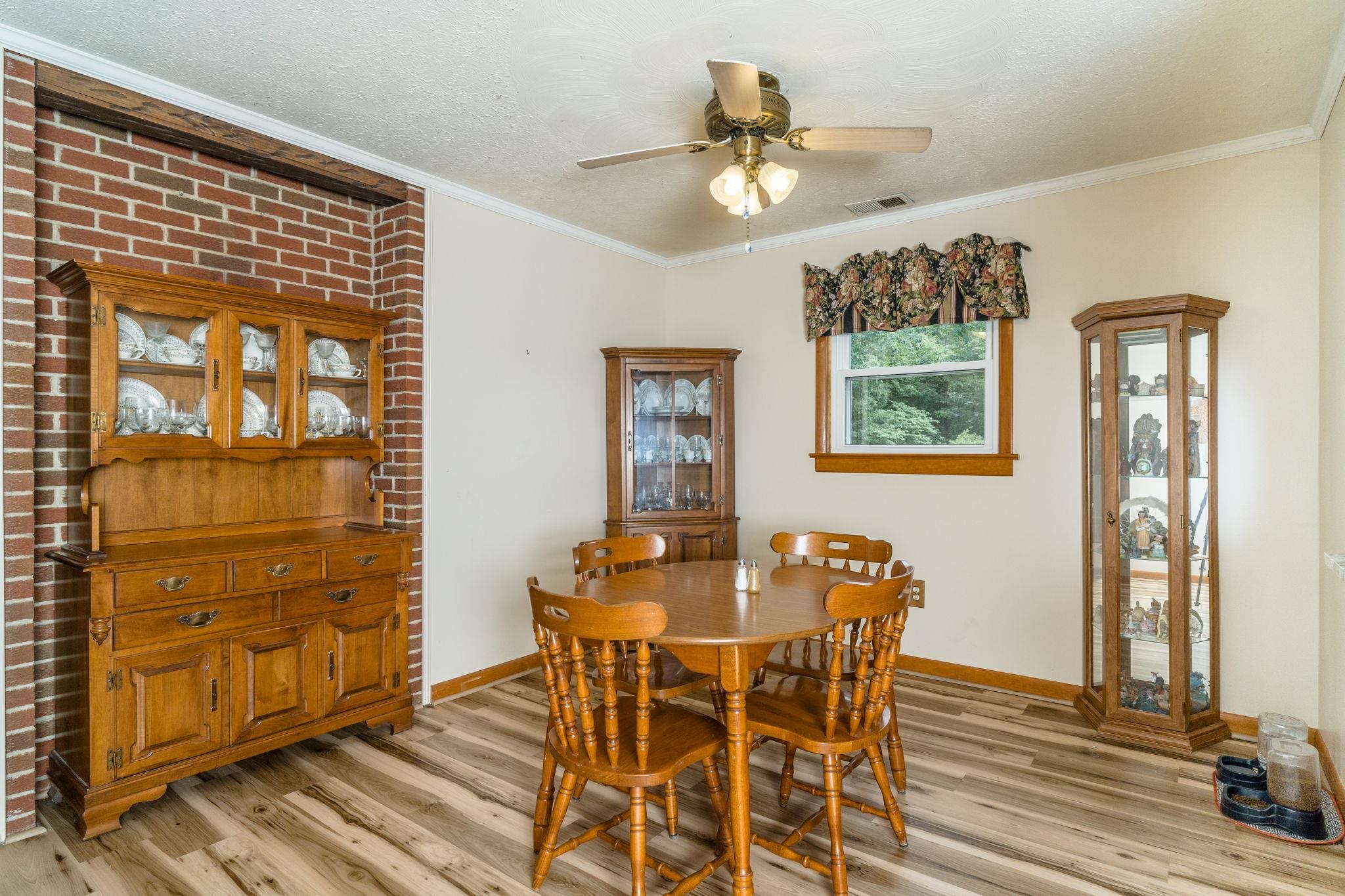 4192 SINGERS GLEN RD