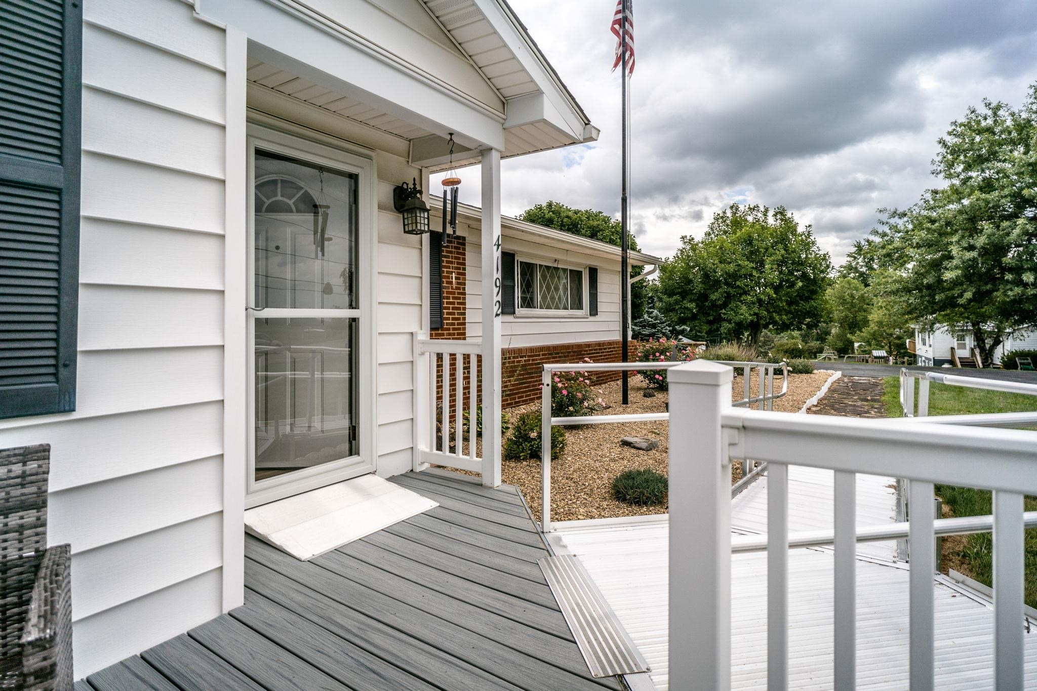 4192 SINGERS GLEN RD