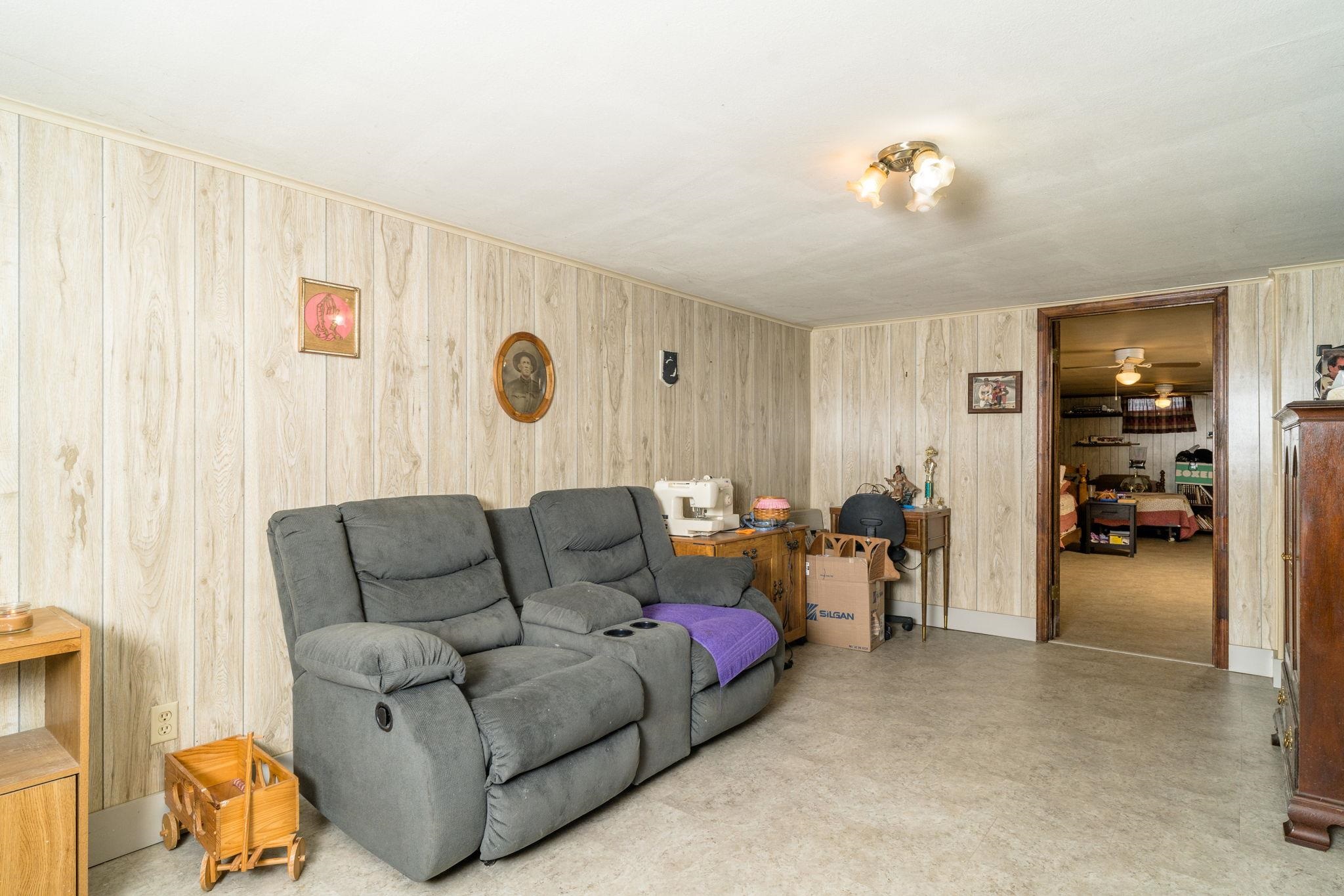 4192 SINGERS GLEN RD