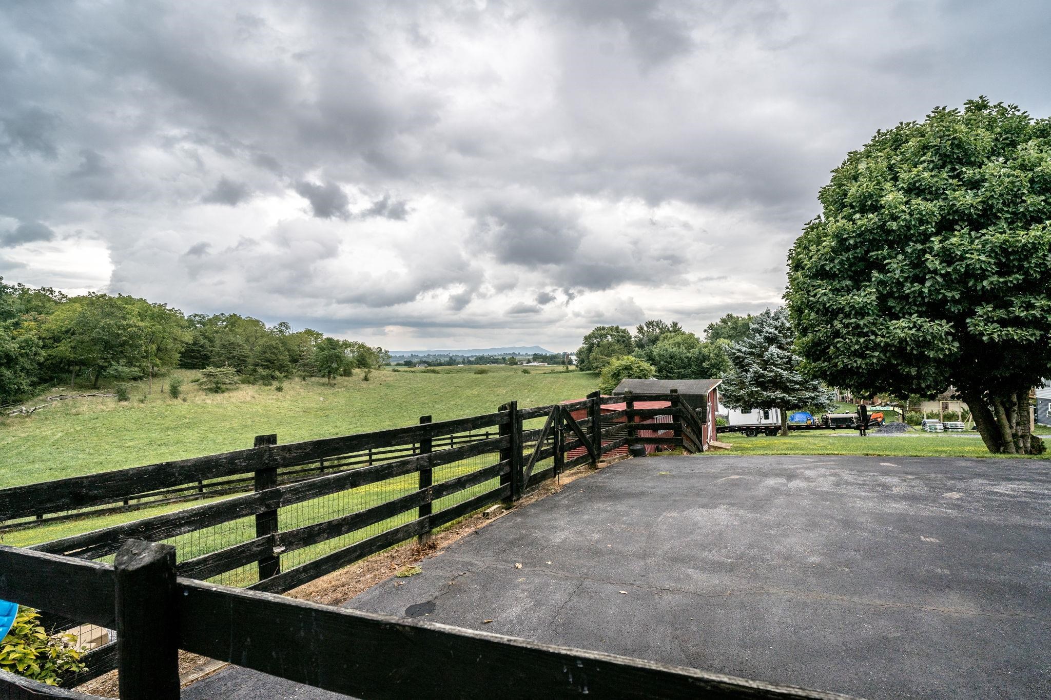 4192 SINGERS GLEN RD